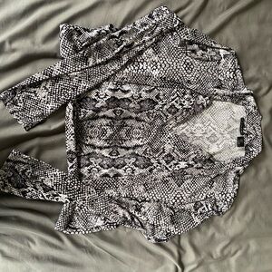 Tahari Black & White Snake Print Top